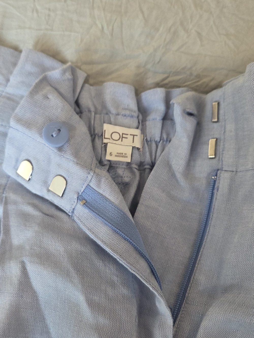 LOFT Women's Light Blue Dress Shorts - Size 6